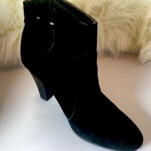 Nine West black suede boots